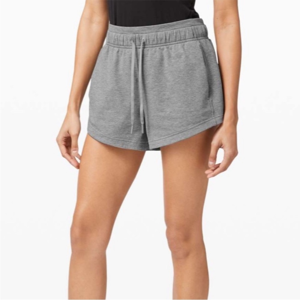 Lululemon inner glow shorts